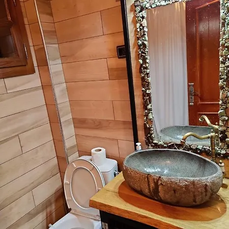 فيلة Eko Kuca Hedonija