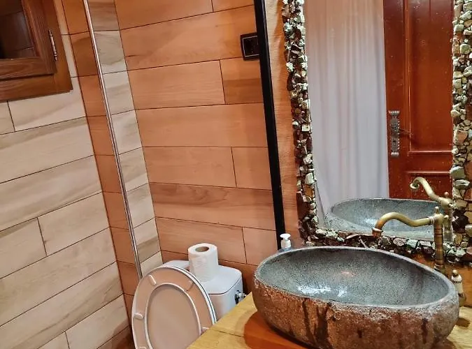 فيلة Eko Kuca Hedonija